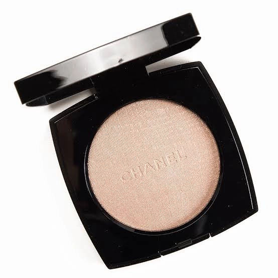 Chanel Poudre Lumiere Highlighting Powder